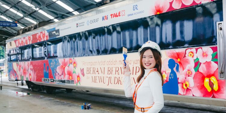 Erika Richardo Bareng Ekraf dan KAI Rayakan Hari Kartini Hadirkan Karya Seni di Kereta Api