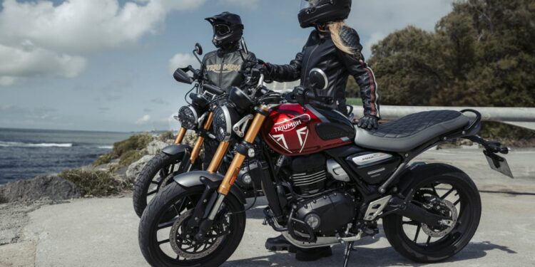 PT Moto World International Serahkan Unit Triumph Pertama ke Konsumen Indonesia 