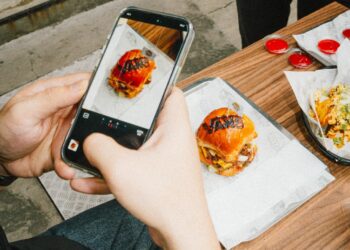 Vans dan Lawless Burgerbar Lanjutkan Kolaborasi di Perayaan 60 Tahun Siluet The Authentic 