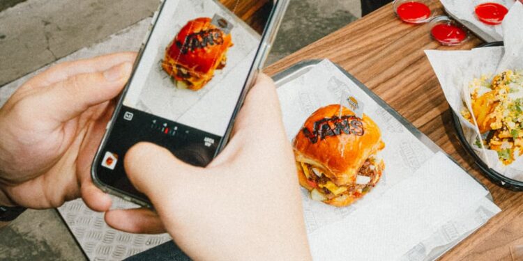 Vans dan Lawless Burgerbar Lanjutkan Kolaborasi di Perayaan 60 Tahun Siluet The Authentic 