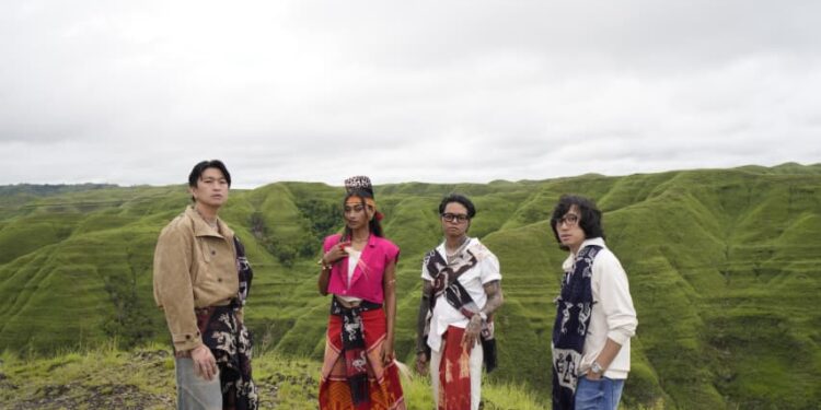 Weird Genius Eksplorasi Instrumen Tradisional Sumba Lahirkan Single ‘Your Side’