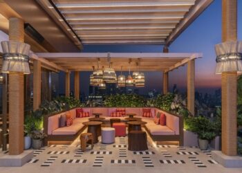 Dari Semarang ke Bangkok: KoenoKoeni Hotel Hadirkan Koktail Khas Indonesia di Sato San Rooftop Bar