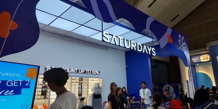 Buy 1 Get 2 Free Hingga Diskon 20 Persen, Saturdays Bikin Pengunjung Antusias