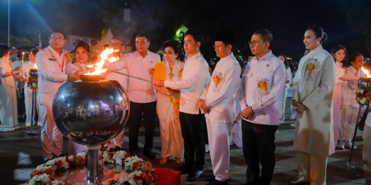 Wapres Gibran Hadiri Puncak Perayaan Waisak di Candi Borobudur