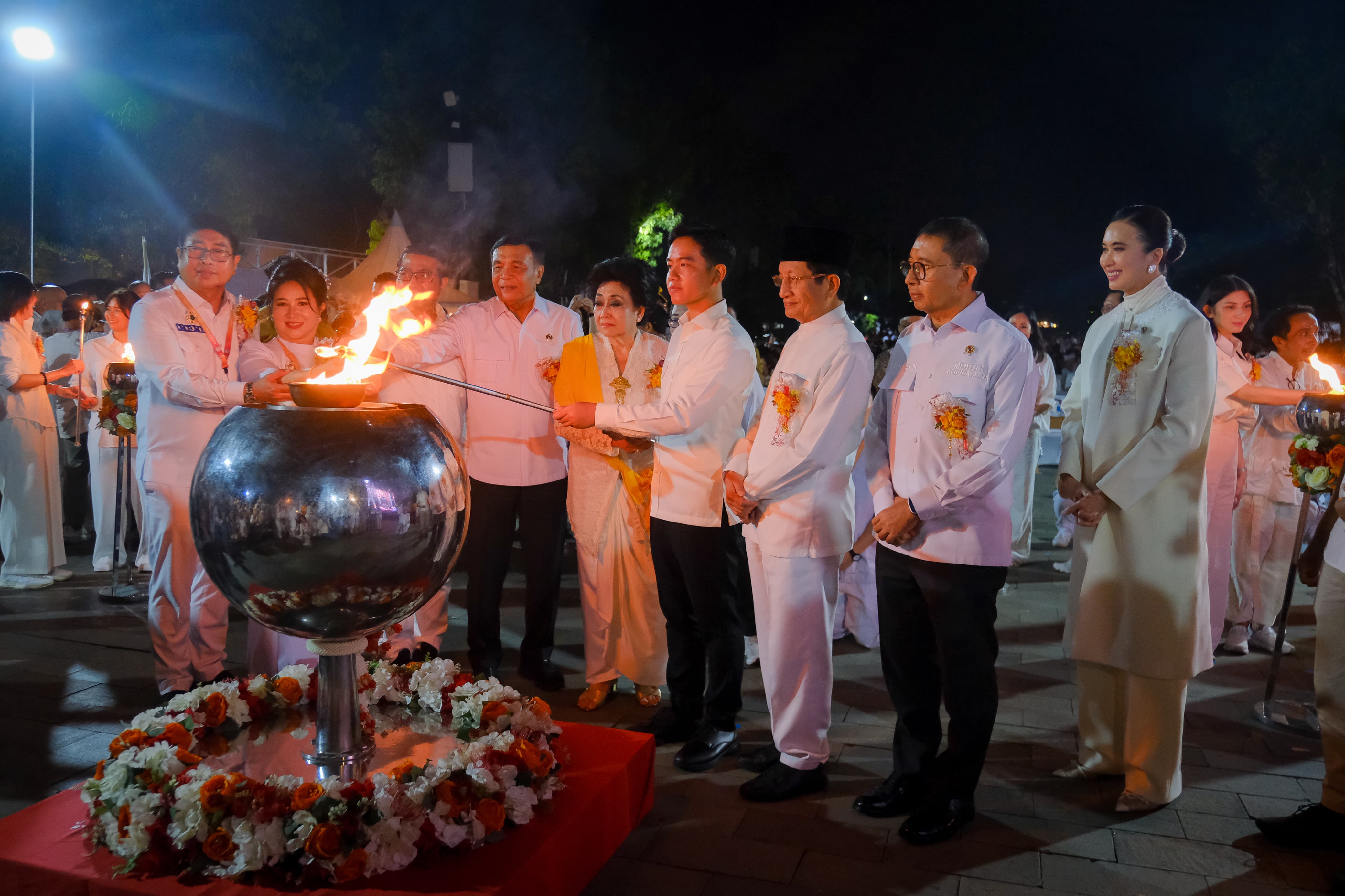 Wapres Gibran Hadiri Puncak Perayaan Waisak di Candi Borobudur