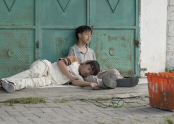 Tanah Runtuh; Belajar Cinta Sesungguhnya dari Sosok Anak Down Syndrome