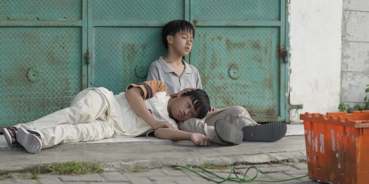 Tanah Runtuh; Belajar Cinta Sesungguhnya dari Sosok Anak Down Syndrome
