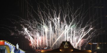 Langit Jakarta Fair di Malam Muda Mudi Bermandikan Cahaya