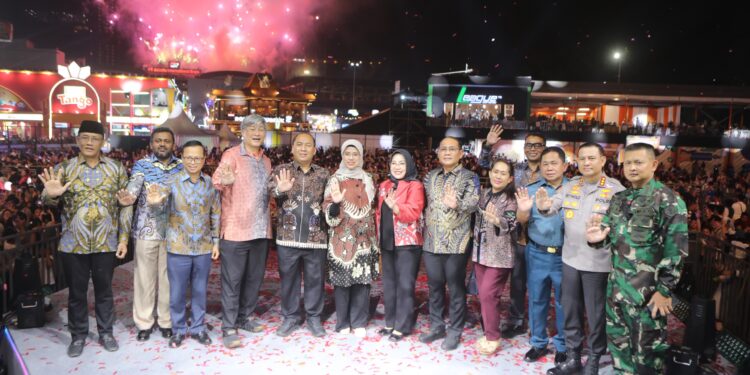 Pesta Kembang Api Tandai Puncak Malam Muda Mudi HUT ke-499 DKI Jakarta di JIExpo Kemayoran