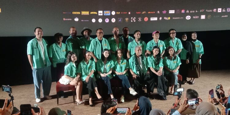 CLBK: Melihat Slamet Rahardjo dan Widyawati Terlibat Cinta Kedua di Usia Senja