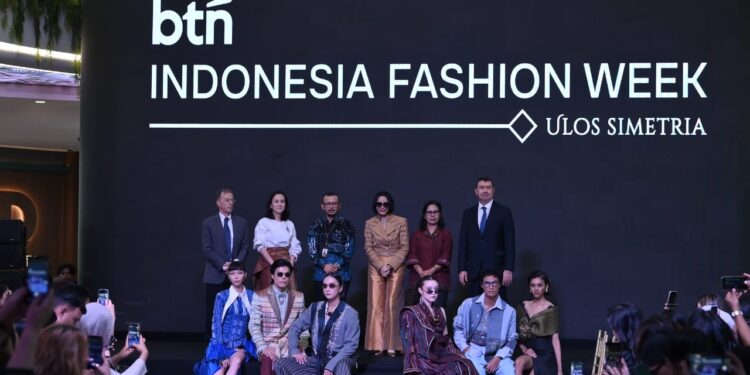 Ulos Simetria Sumut Jadi Inspirasi Fashion Indonesia di BTN Indonesia Fashion Week 2026