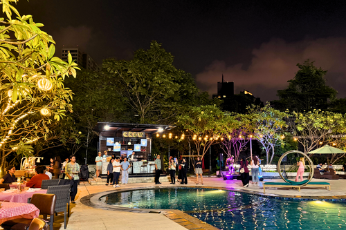 Sip Society: All You Can Eat di CREW Pool & Bar