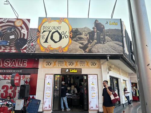 Cari Jeans Baru? Lois Hadirkan Promo Besar-besaran di Jakarta Fair