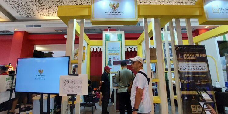 Ngopi Sambil Belajar Bahasa Isyarat di Booth BAZNAS DKI Jakarta