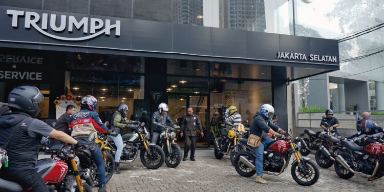 Triumph Motorcycles Indonesia Gelar Triumph 400 Series Customer Ride Perdana