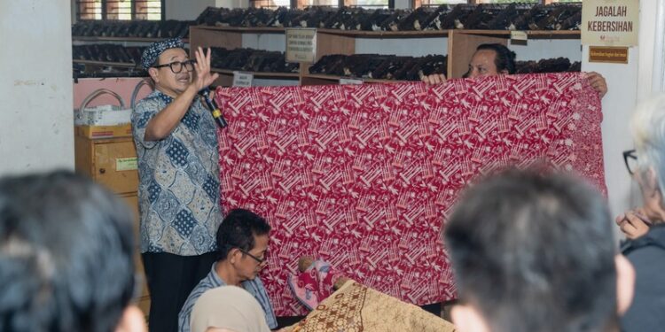 Eduwisata Batik: Mengintip Workshop Rumah Batik Komar di Bandung