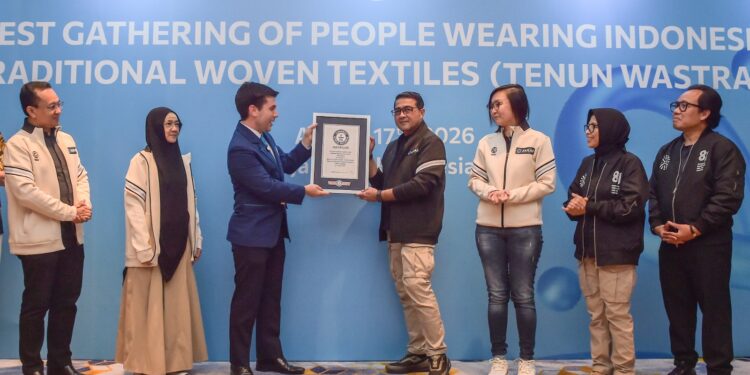 Unjuk Wastra Tenun Nusantara di HUT ke-81 Kemerdekaan RI, Kemenekraf Raih Guinness World Records
