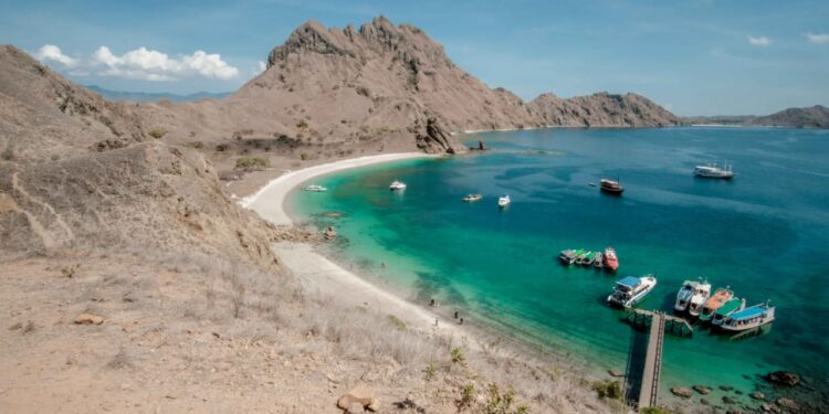 Pasca Gempa Aktivitas Pariwisata Labuan Bajo Tetap Terbuka