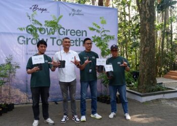 Rayakan HUT ke-8, de Braga Tanam Pohon Bersama Tahura Djuanda Bandung