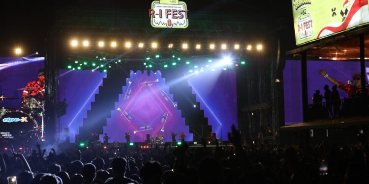 Keseruan R-I Fest 2026 Hari Pertama di JIExpo, Ada Penampilan Apik Tony Q, Tipe-X, Denny Caknan hingga NDX AKA