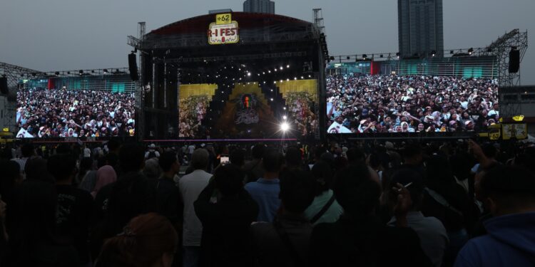 Iwan Fals, The Changcuters hingga Dewa 19 ft Ello Bakal Riuhkan R-I Fest 2026 Hari Ini di JIExpo