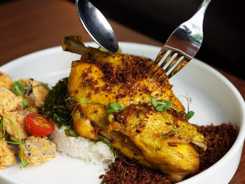Ayam Goreng Basah Lagi Booming, Lidah Lokal Senayan Hadirkan “Ayam Goreng Basah Gelora”